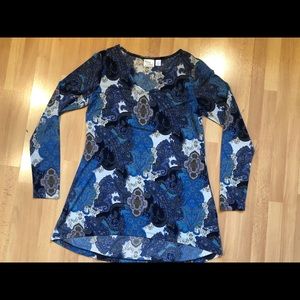 Woman With Control Paisley Tunic